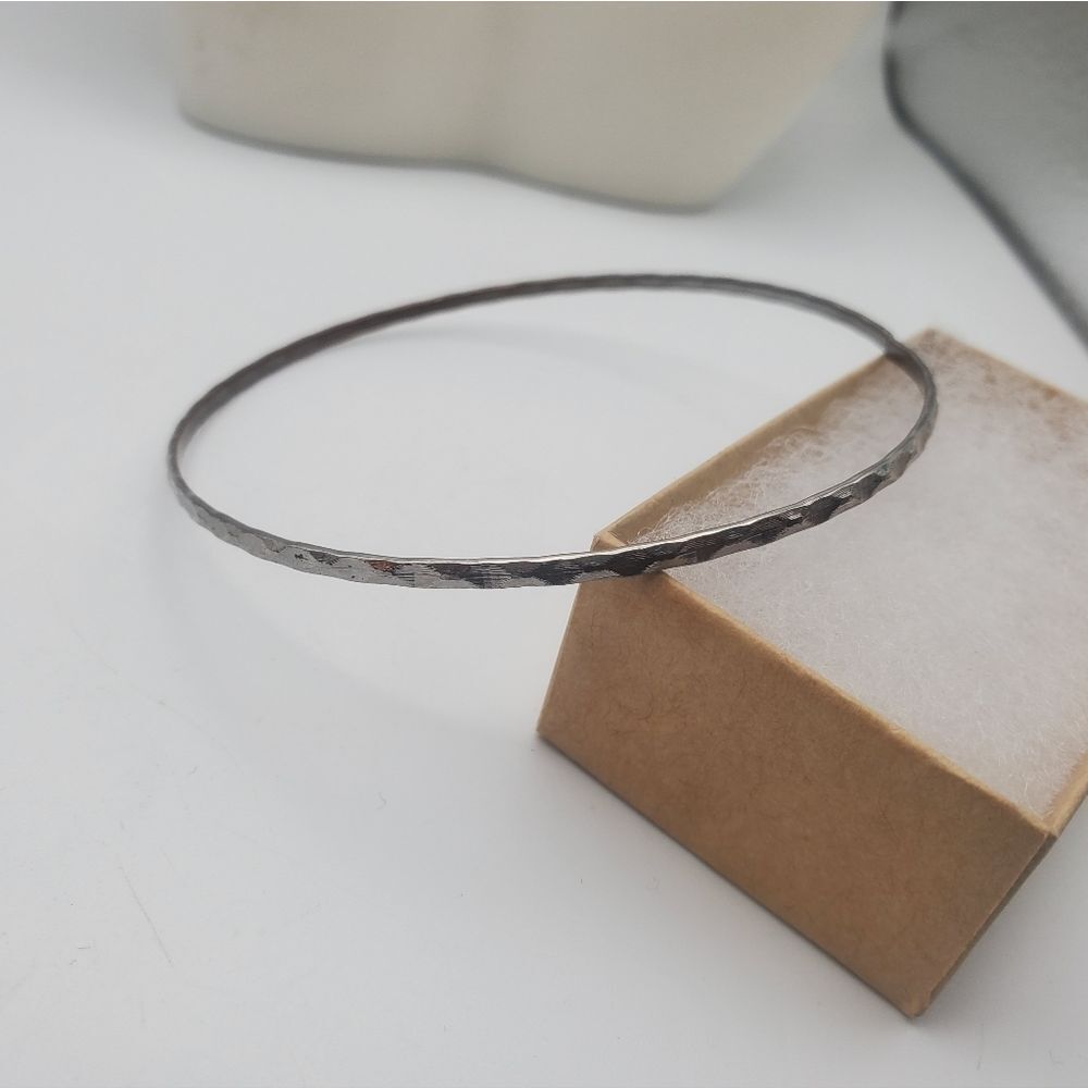 Silver toned raised bracelet slider bangle‎
